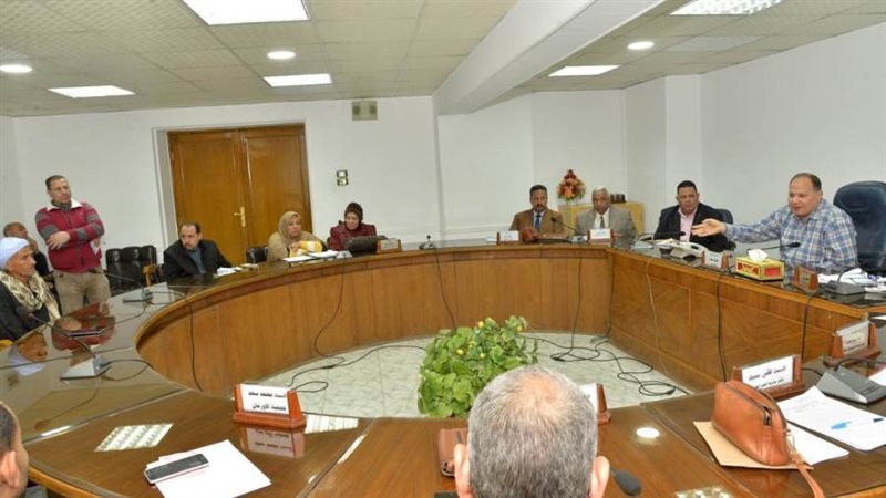 محافظ أسيوط يعقد