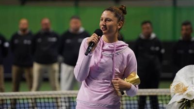 رومانية تتوج بلقب بطولة 