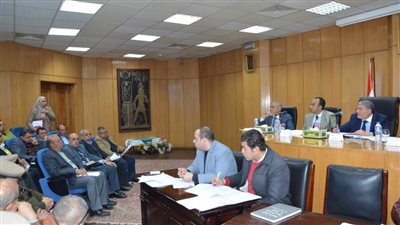 محافظ المنيا يقرر تشكيل لجنة لمعاينة الطرق لتفادي تكرار الحوادث