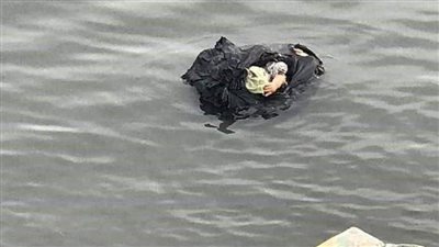  العثور على رضيع حديث الولادة عاري الجسد في منيا القمح..صور