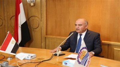 محافظ قنا: تطهير 1055 منشأة و6 مواقف أجرة بـ 7 مدن لمواجهة كورونا