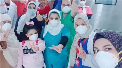 خروج ٧٥ متعافيا من فيروس كورونا من مستشفى العجمي