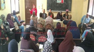 حملات توعية للعاملين بزراعة قويسنا ضد الإدمان 