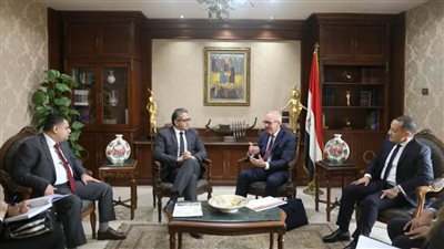 العناني يلتقي رئيس اتحاد منظمي الرحلات الأمريكية USTOA