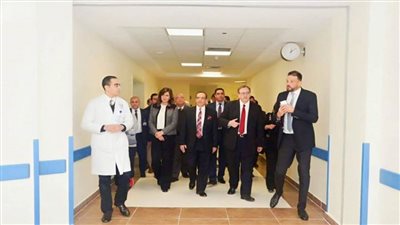 وزيرة الهجرة تزور مستشفى الناس الخيرية