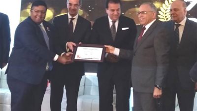 الملتقى الدولي للتعليم العالي يكرم جامعة الأزهر