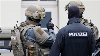 اعتقال 12 شخصًا في ألمانيا للاشتباه في صلتهم بمجموعة يمينية متطرفة