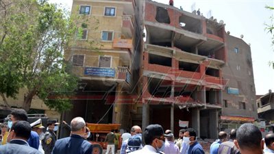 حملة مكبرة لإزالة طوابق بعقار مخالف في شبرا الخيمة