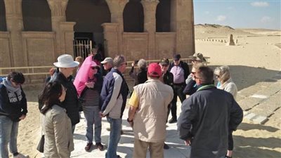 وفد سياحي ألماني يزور المناطق الأثرية بالمنيا