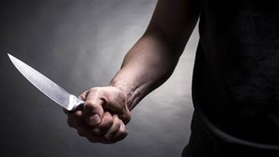 زوج يطعن زوجته بسلاح أبيض بسبب مشادة كلامية
