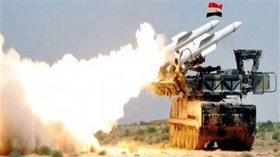 التليفزيون السوري: الدفاعات الجوية السورية تتصدى لأهداف معادية 