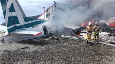 إصابة 7 أشخاص بعد هبوط اضطراري لطائرة من طراز 