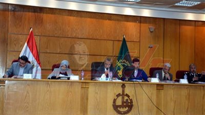 القليوبية تبحث المشروعات المعطلة بمياه الشرب والصرف الصحي