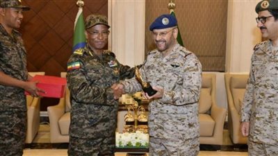 رئيس هيئة الأركان السعودي يبحث مع نظيره الإثيوبي تعزيز التعاون العسكري