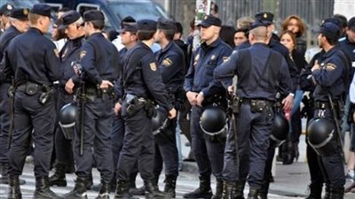 الشرطة الأسبانية تنقذ 6 عمال أجانب من الموت خنقا داخل مصنع لإنتاج السجائر