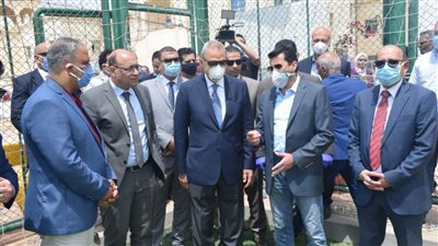 وزير الشباب يفتتح عددًا من المنشآت داخل نادي العبور 