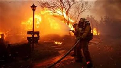 1000 رجل إطفاء يكافحون لاحتواء حرائق الجبال في كوريا الجنوبية