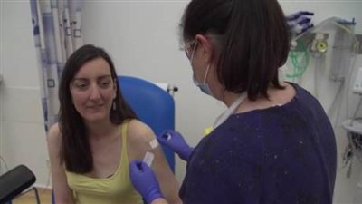 ماذا حدث لأول متطوعة تم تطعيمها بلقاح ضد فيروس كورونا؟