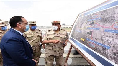 عاحل.. رئيس الوزراء يتفقد أعمال ميدان التحرير ومثلث ماسبيرو