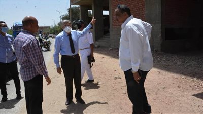 محافظ المنيا يتابع حملات إزالة التعديات بمنطقة أبوفليو