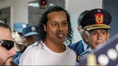 رونالدينيو: بعض ضبطه بجواز مزور في برجواي وحبسه ..اشتقت لوالدتي