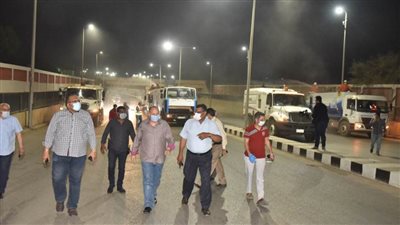 محافظ أسيوط يترأس حملة مسائية لرش وتطهير الشوارع والميادين