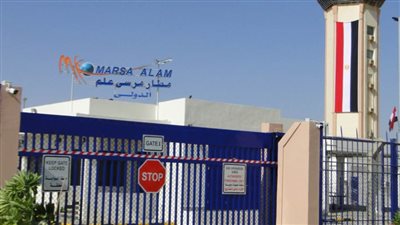 مطار مرسى علم يستقبل طائرة قادمة من إندونيسيا تقل 148 مصريا