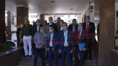 رئيس جامعة بنها يتفقد وحدة التعقيم بهندسة شبرا