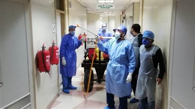 تعقيم المركز الطبي بالإنتاج الحربي باستخدام ماكينة رش مصنع ٩٠٩ الحربي