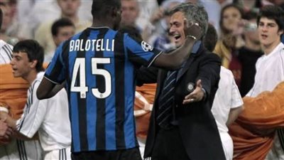 «بالوتيلي» يسرد قصته المضحكة في وداع «مورينيو».. وحبه لـ«ميلان» و«ميسي»