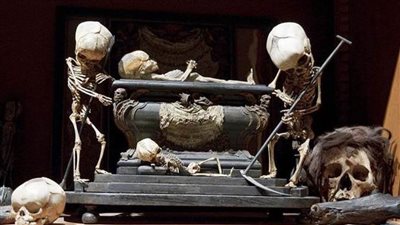 طلاسم مرعبة.. متحف مصاصي الدماء في باريس 