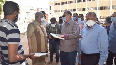 محافظ أسيوط يتفقد أعمال إنشاء بعض المدارس وأعمال الرصف بقريتي 