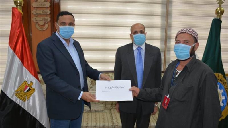 تسليم العقود