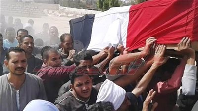 أهالي طوخ بدير مواس يشيعون جثمان المجند أبانوب