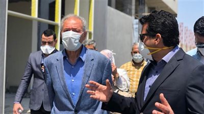 وزير الرياضة ورئيس الاتحاد الدولي لكرة اليد يتفقدان الصالة المغطاة بـ6 أكتوبر