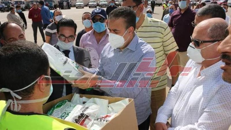 توزيع مساعدات علي