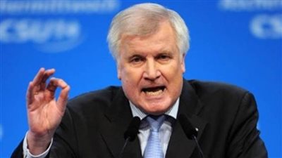 وزير الداخلية الاتحادي يعارض فتح الحدود الالمانية مع النمسا