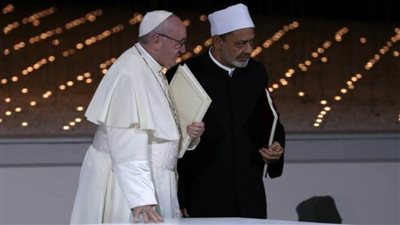 شيخ الأزهر وبابا الفاتيكان يصليان من أجل الإنسانية