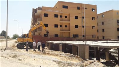 تنفيذ ٢٠ قرار غلق وتشميع لمخالفة الترخيص بالعبور