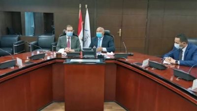 وزيرا النقل والبترول يبحثان آخر مستجدات مشروع إعادة تأهيل خط سكة حديد 