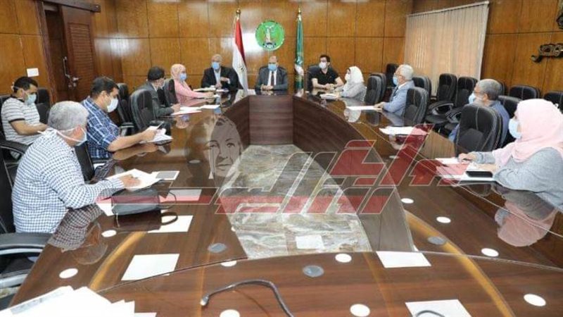 محافظ المنوفية يجتمع