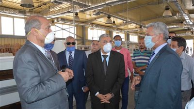 محافظ المنيا ووفد هيئة تنمية الصعيد يتفقدان عددا من مشروعات المنطقة الصناعية