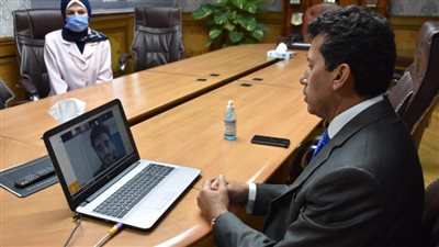 وزير الشباب يلتقي المشاركين في معسكر ابتكار القيادات الشبابية عبر تقنية الفيديو كونفرانس