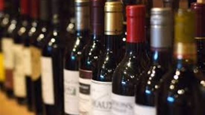 السعودية.. ضبط 60 برميلا و120 قارورة خمر قرب الرياض