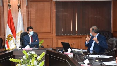 «صبحي» يتابع تطبيق الإجراءات الاحترازية ضد «كورونا»