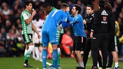 حارس ريال بيتيس يعلن إصابته بـ«كورونا» 