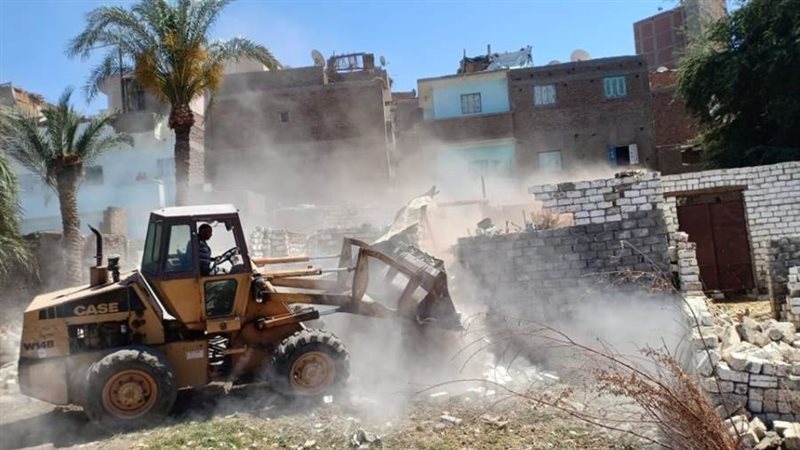 إزالة 18 حالة تعدي