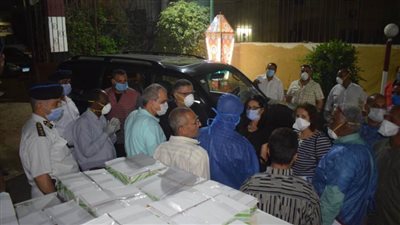 محافظ البحر الأحمر يزور العائدين من السعودية بعد انتهاء مدة الحجر الصحي بالغردقة