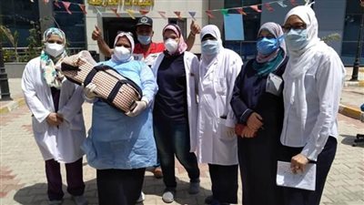 بالصور.. خروج أول مولود من الحجر الصحي بالإسكندرية