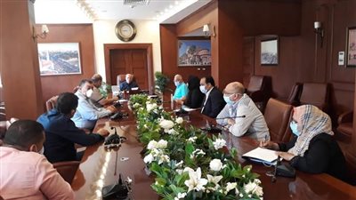 محافظ بورسعيد يشدد على سرعة تجهيز نزل المدينة الشبابية للعزل